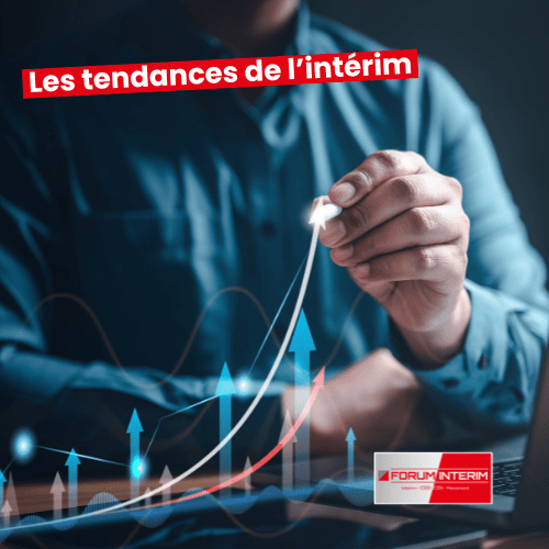 Personne traçant une courbe ascendante représentant les tendances de l'intérim en 2024.